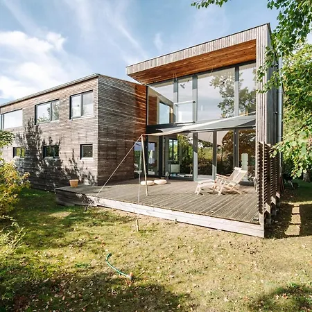 Haus Uebersee 度假居 *