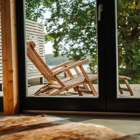 Haus Uebersee * Schwarz (Mecklenburgische Seenplatte)