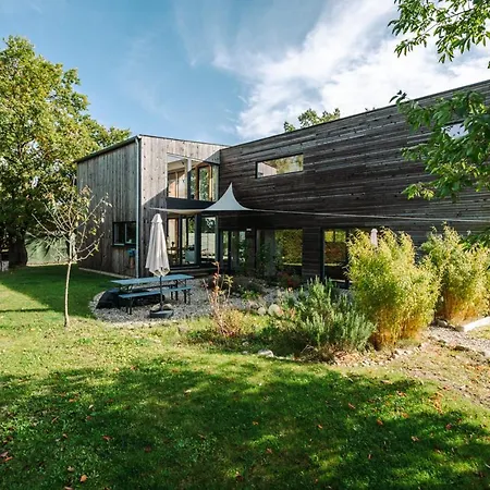 Haus Uebersee 度假居 Schwarz (Mecklenburgische Seenplatte)