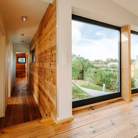 Haus Uebersee 度假居 *