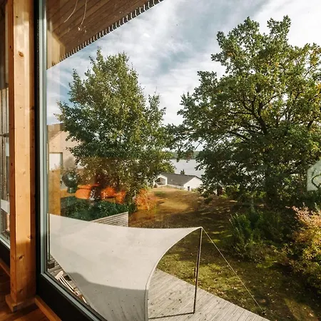 Haus Uebersee 度假居 Schwarz (Mecklenburgische Seenplatte)