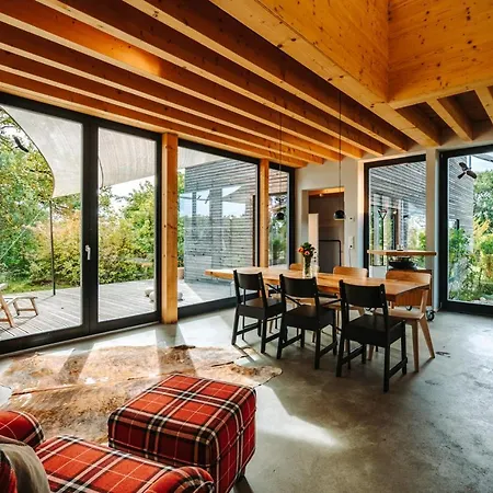 Haus Uebersee * Schwarz (Mecklenburgische Seenplatte)